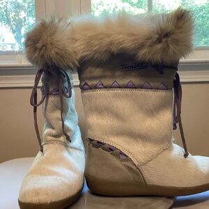 Tecnica Italian made white beige goat animal fur après ski winter boots purple